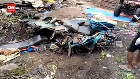 VIDEO: 11 Penumpang Tewas Saat Angkot Ditabrak Truk di Purworejo