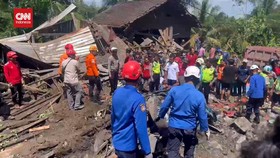 VIDEO: Truk Maut Tabrak Angkot di Purworejo, 11 Orang Tewas