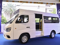 Transjakarta Uji Coba Mobil Listrik buat Armada Jaklingko