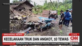 VIDEO: Truk Tabrak Angkot di Purworejo, 11 Tewas