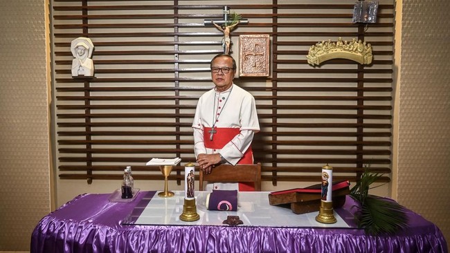 Usai memimpin Misa di Gereja Katedral, Jakarta, Kamis (25/12), Kardinal Suharyo menyoroti pergeseran pola pikir di kalangan pejabat dalam memandang kekuasaan.