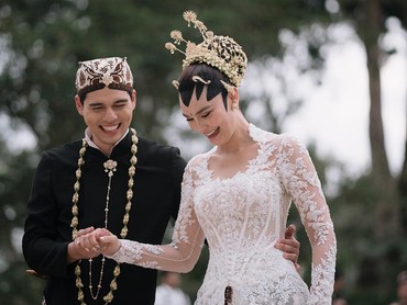 img-title Ucapan Terima Kasih Adik Maxime ke Luna hingga Olla Ramlan Keciduk Bareng Cowok