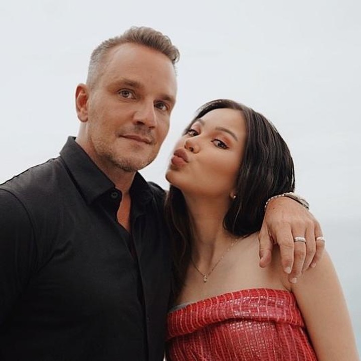 <p>Meski jarang terlihat, ternyata Alyssa sangat dekat dengan sang Ayah yang berkebangsaan Prancis, Richard Vincent Daguise. Ketika berpose bersama, Alyssa akan membagikan potret kebersamaannya melalui laman Instagram. (Foto: Instagram: @alyssadaguise)</p>
