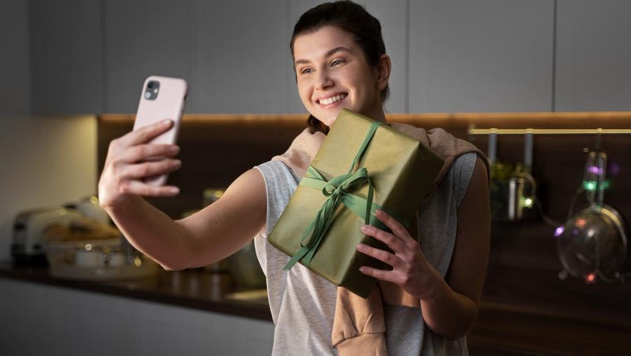 Berikut sederet cara self reward yang tepat agar hemat&sol;Foto&colon; freepik