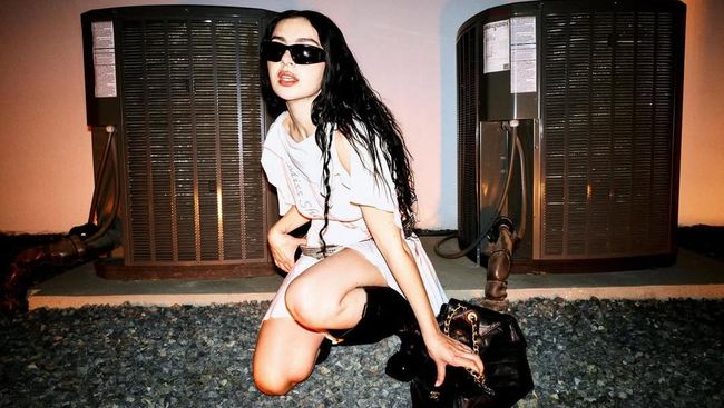 Lirik Lagu party 4 u - Charli xcx