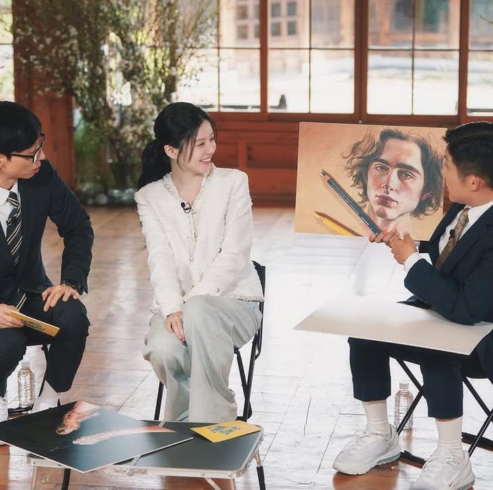 <p>Bintang drama Korea <em>Resident Playbook</em>, Go Youn Jung, ternyata memiliki bakat menggambar dan melukis. Ia diketahui bersekolah di Seoul Arts High School dan Seoul Women’s University jurusan Contemporary Art. Hasil karyanya yang pernah viral adalah gambar aktor Timothee Chalamet. (Foto: Instagram @youquizontheblock)</p>