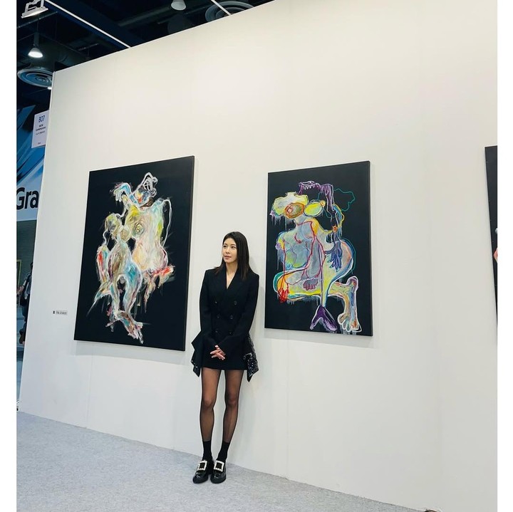 <p>Terakhir, ada bintang drama Korea Empress Ki, Ha Ji Won. Artis cantik ini baru saja berpartisipasi dalam pameran sen 2024 Korean International Art Fair (KIAF). (Foto: Instagram @hajiwon1023)</p>