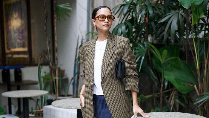 Get The Look: Inspirasi Gaya Casual dengan Blazer ala Lutesha