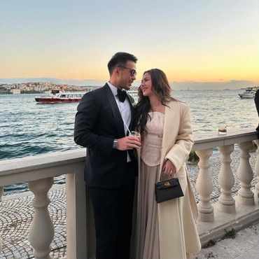 Suami Disebut Cuek-Patriarki, Momen Makan Malam Jessica Mila & Keluarga Yakup Disorot