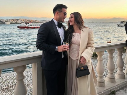 5 Potret Jessica Mila & Yakup Hasibuan yang Baru Saja Anniversary ke-2, Suami Kirim Bunga
