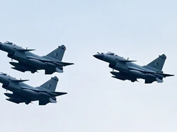 Heboh Jet Tempur China J-10C Pecundangi Rafale Perancis