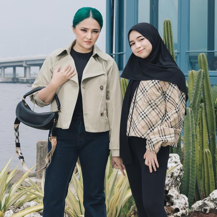 <p>Momen itu diketahui langsung melalui beberapa foto yang diabadikan Marshanda di akun Instagram pribadinya. “Kita akan terus menghabiskan hari-hari cerah dengan cara ini,” tulisnya, dikutip dari laman<em> Instagram@marshanda99,</em> Kamis (8/5/2025). (Foto: Instagram@marshanda99)</p>