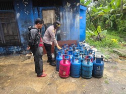 Polisi Gerebek Pabrik Gas Oplosan di Dramaga Bogor