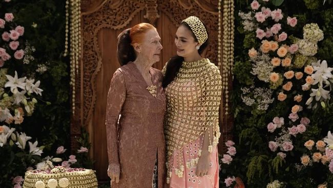 Penjelasan Budayawan Jawa soal Kendi di Acara Siraman Luna Maya yang Dipecahkan