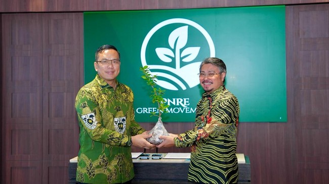 Melalui kampanye Green Movement dan kemitraan dengan Perkumpulan Akar Insani Indonesia, Pertamina NRE menjadi pelopor transformasi hijau di sektor energi.