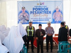 Polisi Ajak Santri di Bojonegoro Ciptakan Keselamatan Lalu Lintas