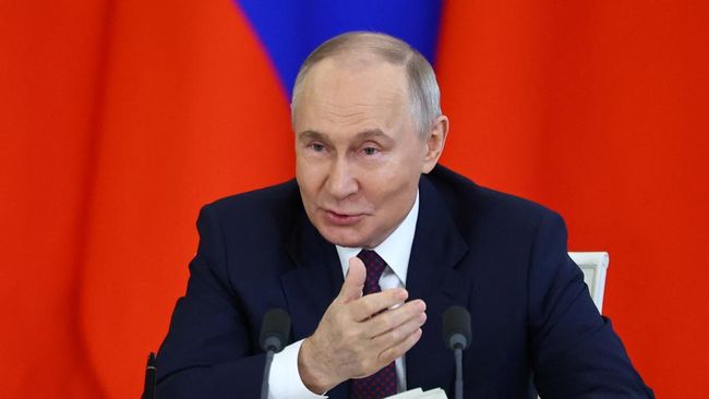 presiden-rusia-vladimir-putin-berbicara-selama-upacara-setelah-pembicaraan-dengan-mitranya-dari-china-xi-jinping-di-kremlin-di-1746711520228_169 presiden-rusia-vladimir-putin-berbicara-selama-upacara-setelah-pembicaraan-dengan-mitranya-dari-china-xi-jinping-di-kremlin-di-1746711520228_169