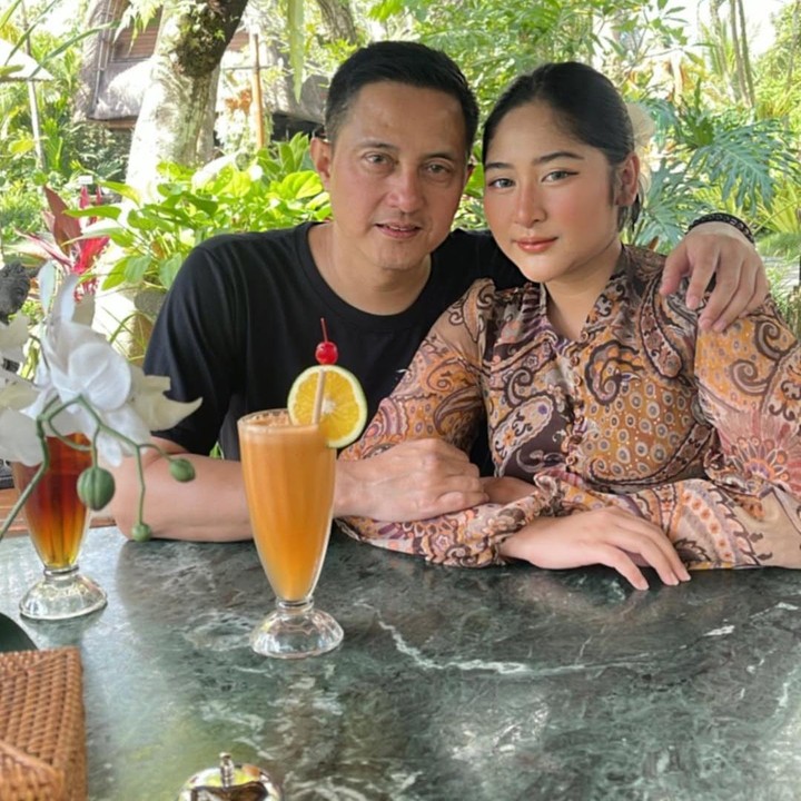 <p>Ricky Soebagdja dan Cica Andjani kerap tampil harmonis meski usia keduanya terpaut cukup jauh, yakni 26 tahun. Sebelum memutuskan menikah, keduanya telah dekat selama lima tahun. (Foto: Instagram @rickysoebagdja)</p>