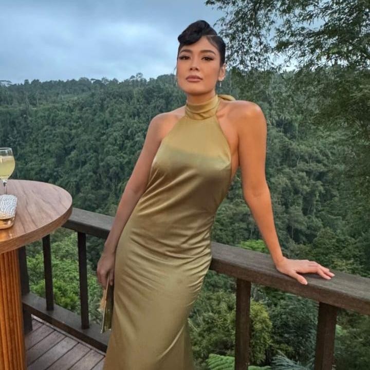 <p>Ada juga model cantik Sigi Wimala yang hadir di pernikahan Luna. Ia tampil menawan mengenakan <em>dress</em> berwarna hijau. Penampilannya itu dihiasi dengan model rambut yang elegan. (Foto: Instagram@sigiwimala)</p>