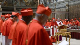 Paus Baru Belum Terpilih, Conclave Dilanjutkan Hari Ini