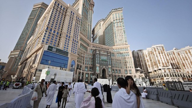 Kementerian Saudi Jelaskan soal Jemaah Haji RI Terpisah Rombongan Kementerian Haji Saudi jelaskan masalah jemaah asal RI terpisah dari pasangan atau rombongan karena kesalahan operasional perusahaan yang layani jemaah.