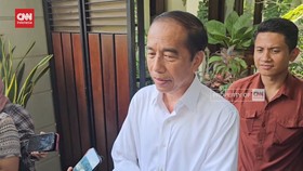 VIDEO: Jokowi Bantah Cawe-cawe Mutasi Letjen Kunto, Anak Try Sutrisno