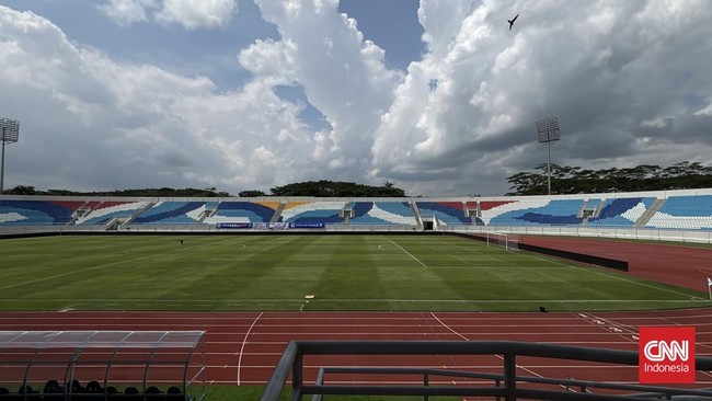 Bersolek dan Siap Digunakan Untuk kali pertama Stadion Kanjuruhan digunakan setelah selama dua tahun lebih tidak digunakan pasca-tragedi kelam 1 Oktober 2022.