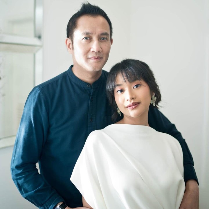 <p>Aldi diketahui menjalani pernikahan pertamanya dengan Ikke Nurjanah dari 1998 hingga 2007. Dari pernikahan ini, keduanya dikaruniai satu anak perempuan bernama Siti Adira Kinaya. (Foto: Instagram@adirakania)</p>