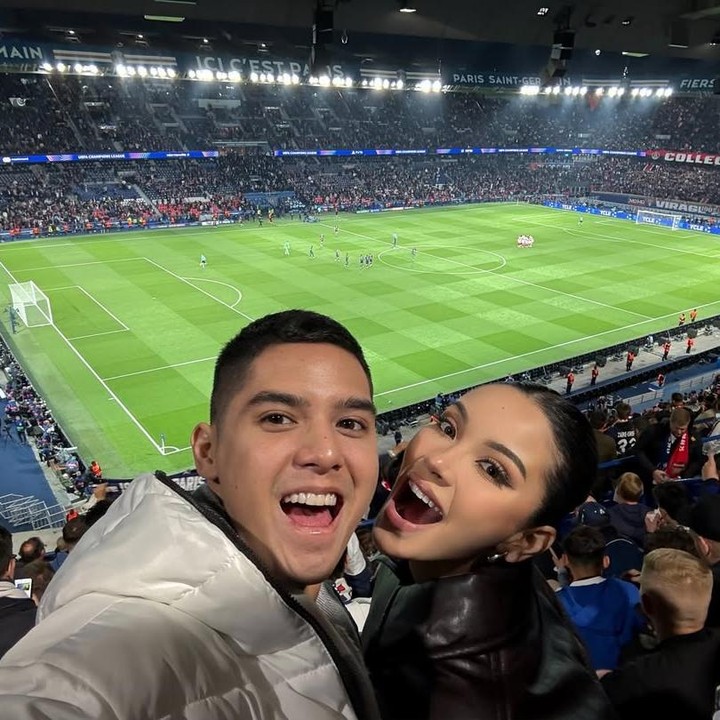 <p>Tidak hanya melakukan prewed, Al dan Alyssa juga menyempatkan waktu untuk menyaksikan Liga Champions secara langsung. Romantis banget ya, Bunda. (Foto: Instagram: @alghazali7)</p>