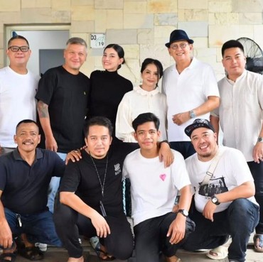 Gisel Kondangan Bareng Cinta Brian, 7 Potret Gading Marten Rayakan Ultah dengan Medina