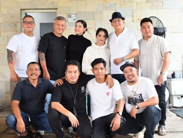 img-title Gisel Kondangan Bareng Cinta Brian, 7 Potret Gading Marten Rayakan Ultah dengan Medina