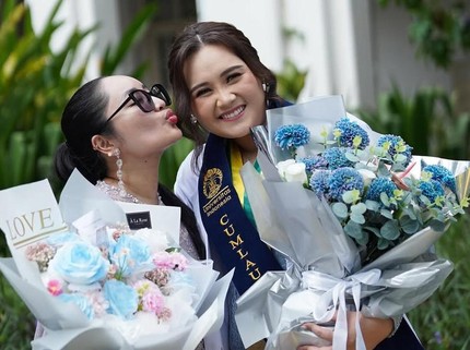 7 Potret Anak Artis yang Berprofesi sebagai Dokter, Salah Satunya Putri Ira Maya Sopha