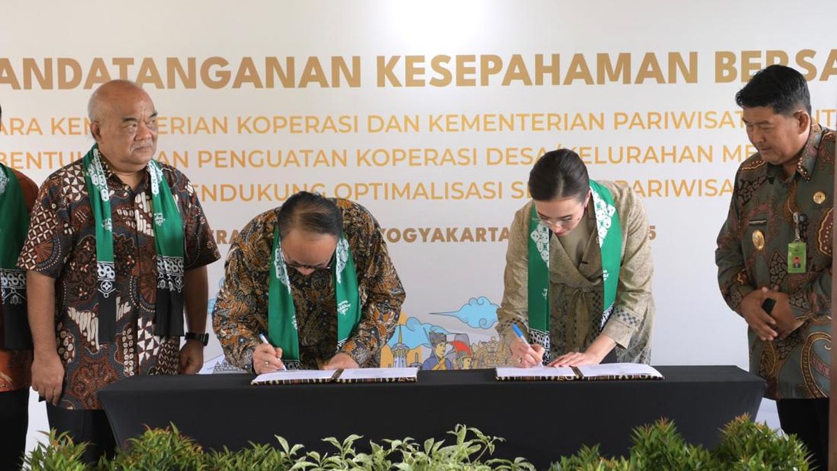 Kemenkop-Kemenpar Teken MoU Penguatan Pariwisata Lewat Koperasi
