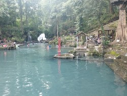 Pesona Air Sungai Kebiruan dan Berundak di Desa Sesaot