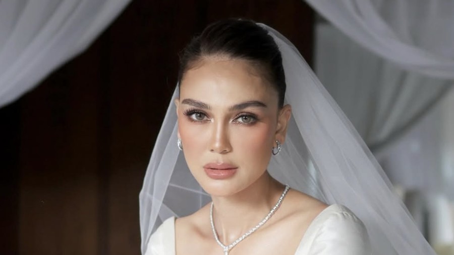Luna Maya di resepsi pernikahan kedua