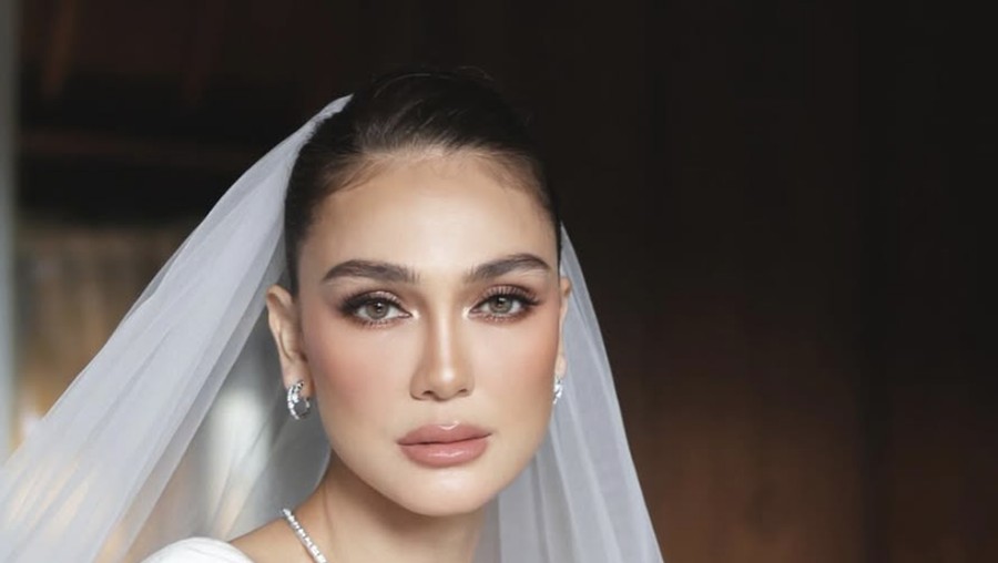 Luna Maya di resepsi pernikahan kedua