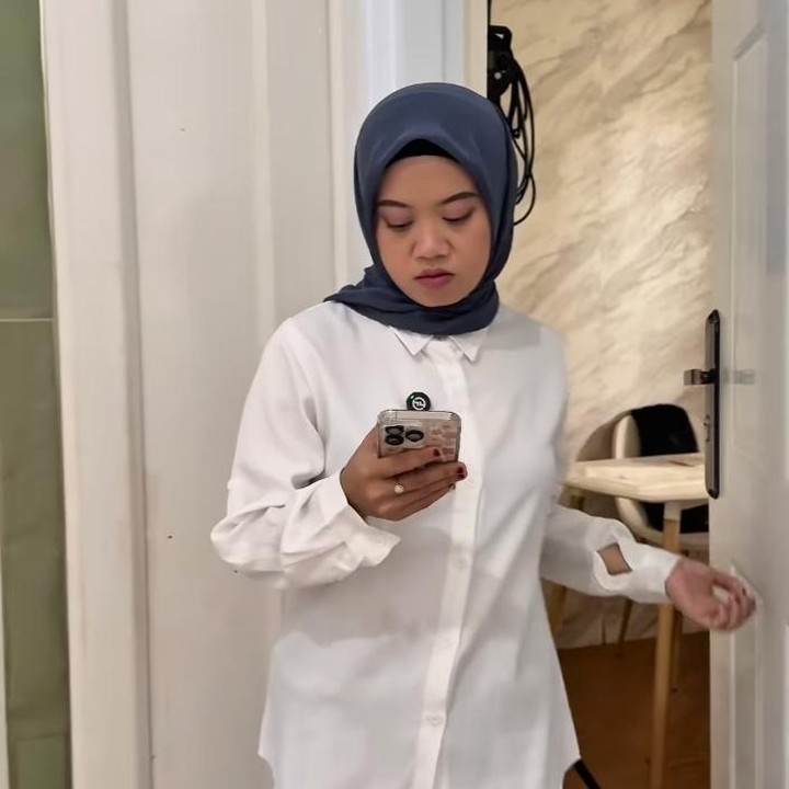 <p>Diketahui, Musdalifah berhasil menurunkan berat badannya dengan menjalankan program diet TWS atau <em>Two Weeks Diet</em>. Ia mengaku mengurangi asupan minyak dan gula. "<em>Alhamdulillah</em> udah sebulan diet, kurangin minyak dan gula," tulisnya. (Foto: Instagram: @musdalifahbasri)</p>