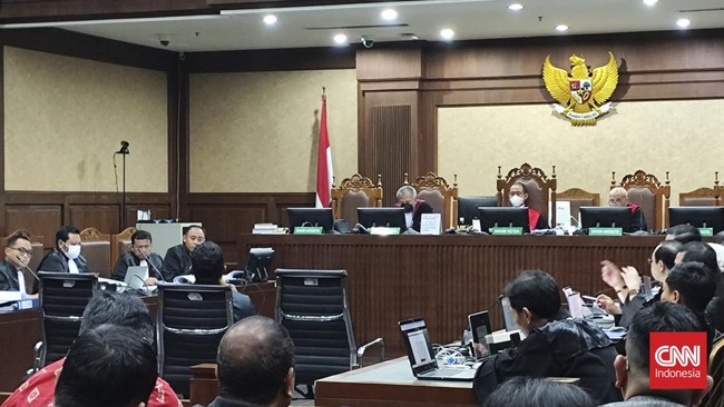 Penyidik KPK Rossa Purbo Kecam Febri Diansyah di Sidang Hasto Penyidik KPK Rossa Purbo Bekti menuding mantan pegawai Febri Diansyah memiliki konflik kepentingan saat sidang kasus suap Sekjen PDIP Hasto Kristiyanto.