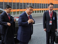 Xi Jinping Tiba di Korut, Disambut Kim Jong Un dan Istri