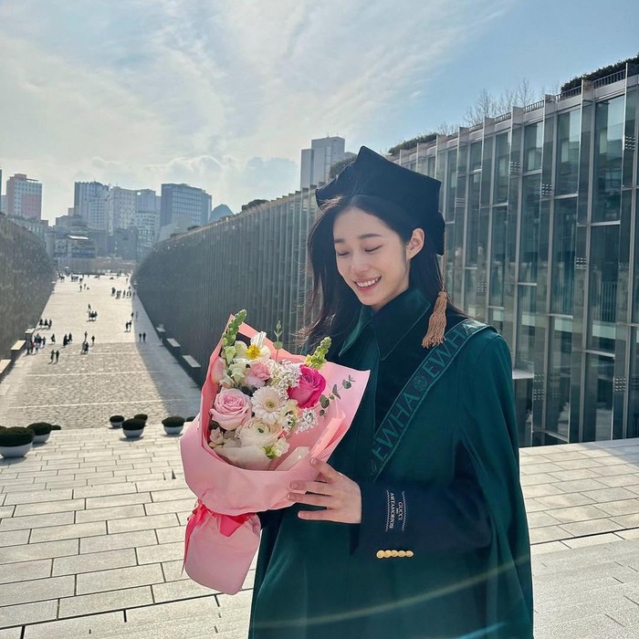 Potret kelulusan Roh Yoon Seo/ Foto: instagram.com/rohyoonseo