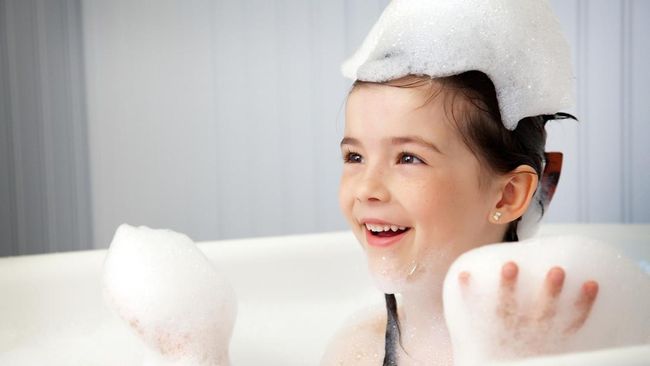 4 Pilihan Sabun Mandi Anak, Wangi Tahan Lama dan Lembut untuk Kulit Si Kecil