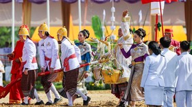 FOTO: Ritual Bajak Sawah Tandai Musim Tanam Padi di Thailand
