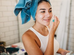 5 Tips Memakai Skincare untuk Memperbaiki Skin Barrier