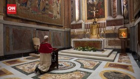 VIDEO: Paus Leo XIV Berdoa di Kapel Sistina usai Resmi Terpilih