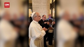 VIDEO: Momen Paus Leo XIV Temui dan Berkati Umat Katolik