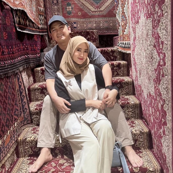 <p>Tommy dan Lisya resmi menikah pada 2018. Selama tujuh tahun mengarungi bahtera rumah tangga, mereka jauh dari gosip miring. Justru sebaliknya, mereka sering kali terlihat menghabiskan waktu bersama. (Foto: Instagram@tommykurniawann)</p>