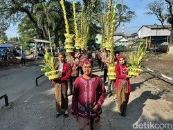 Arak-arakan Manten Tebu Tandai Awal Musim Giling PG Ngadirejo Kediri