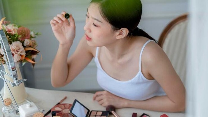 img-title 5 Prediksi Tren Kecantikan Musim Panas 2025 dari Para Makeup Artist Ternama
