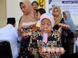 Desa di Banyuwangi Ini Punya Peternakan Ayam Petelur buat Warga Miskin