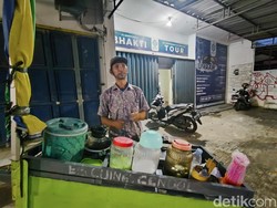 Ari dan Warisan Manis Gerobak Es Cuwing di Cirebon